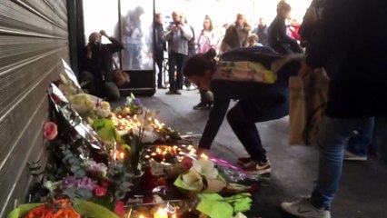 Attentats de Paris : recueillement devant la Belle Equipe