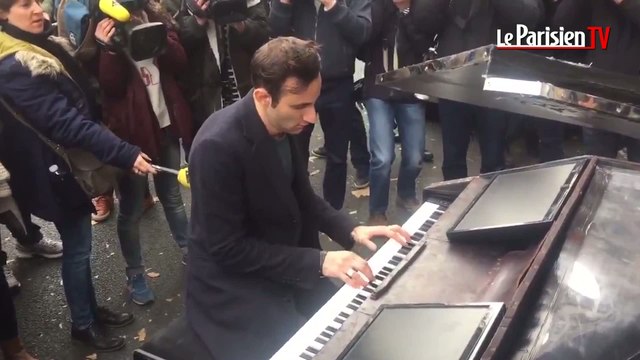 Attentats à Paris : il joue Imagine au piano devant le Bataclan