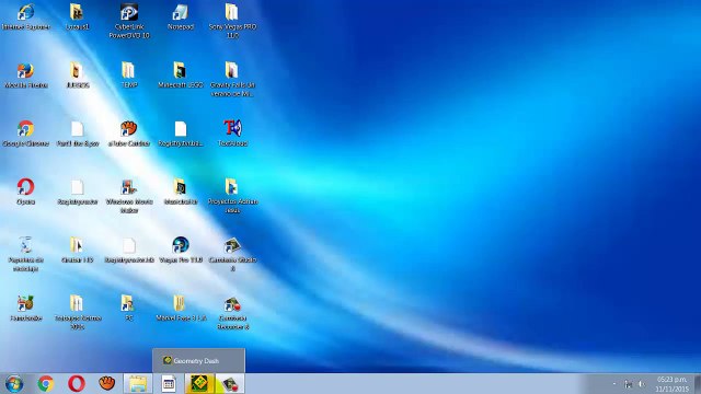 Yo jugando Geometrical Dominator en versión NOOB HD