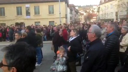 Attentats de Paris : Pontarlier répond par une Marseillaise