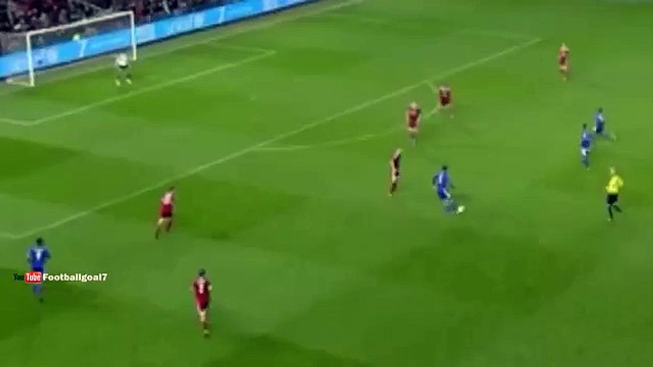 Ronaldinho Fantastic No Look Pass - Beckham XI vs Zidane XI (Charity Match) 14-1