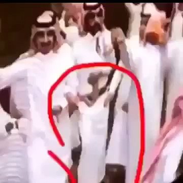 ‫هههههههه يلعن ام الدخله‬ اللي ركب المقطع مطلوب حي او ميت ههههههههههههه