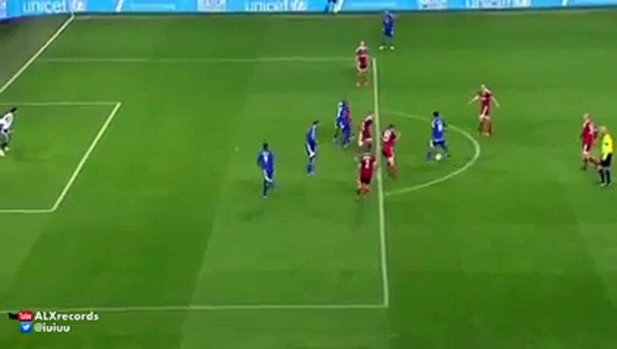 Ronaldinho Fantastic No-Look Pass. England XI vs Rest of World XI