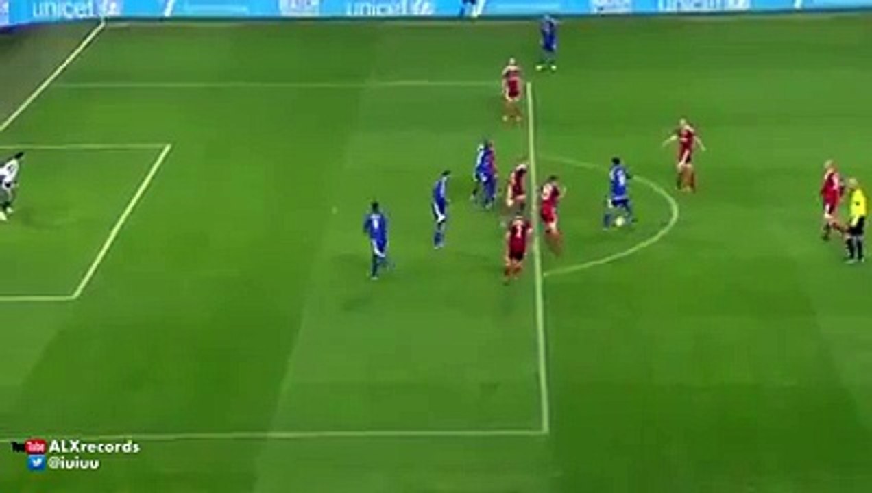 Ronaldinho Fantastic No-Look Pass. England XI vs Rest of World XI