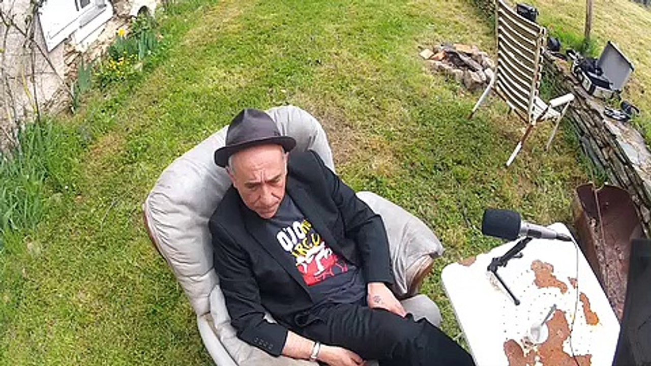 08-1  le piano a les mains qui tremblent