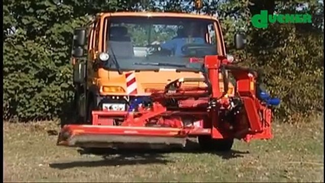 گھاس اور درخت کی ٹہنیاں کاٹنے والی یہ جدید ترین مشین دیکھیے ۔۔ اب کام کتنا آسان ہو گیا ہے