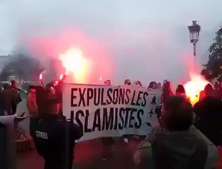 Attaques a Paris Les Français sont à venir dans une manifestation intitulée racisme et la haine