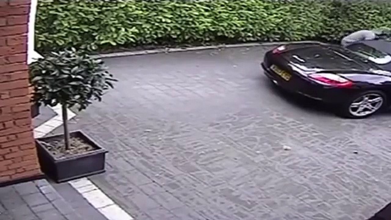 RAW CCTV: Masked Robbers Armed with Shotgun and Driving PORSCHE Raid into A Home in Romfor