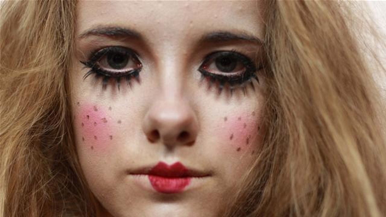 How to do a scary doll look