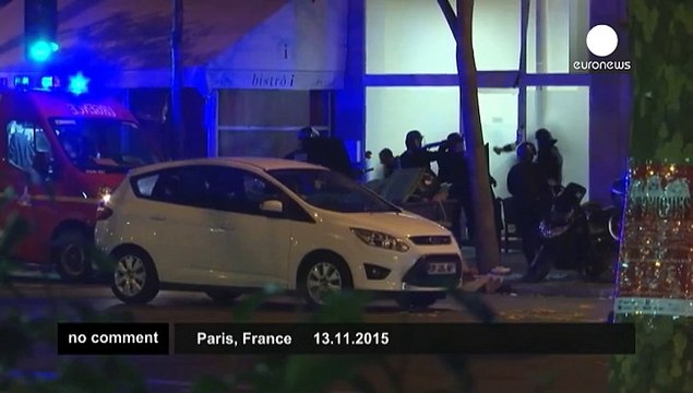 Attentats à Paris : scène de guerre en pleine rue