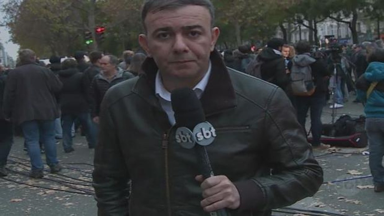 Milhares de pessoas prestam homenagens às vítimas dos ataques em Paris