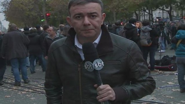 Milhares de pessoas prestam homenagens às vítimas dos ataques em Paris