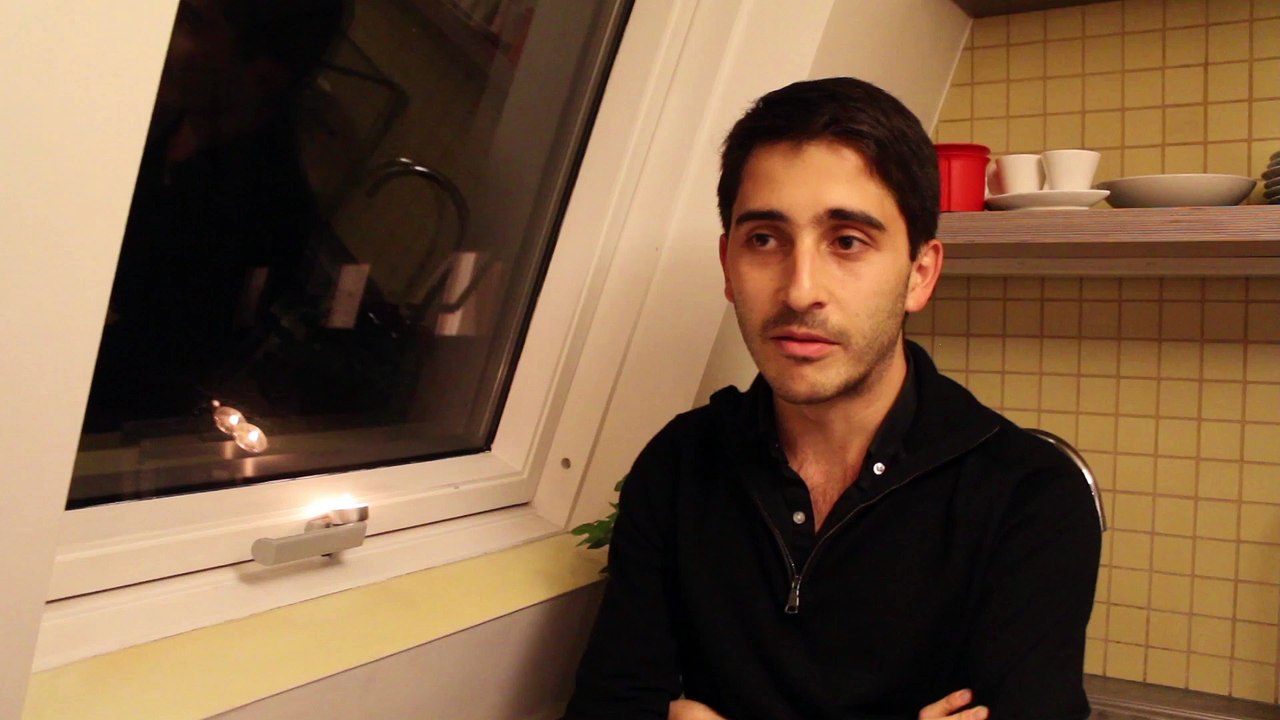 Après les attentats à Paris, ils allument des bougies pour "rester unis"