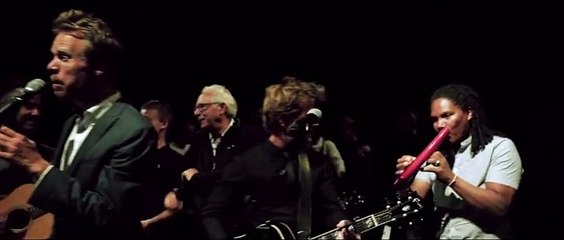 29. Diggy Dex ft JW Roy - Treur Niet (Ode Aan Het Leven)