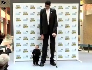 breaks something cool here Tallest And Smallest Men In The World (Together)