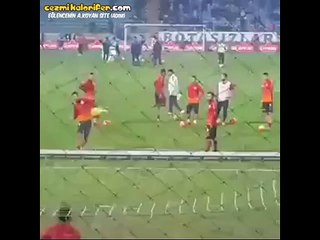 Sabri Sarıoğlu'nun Maç Öncesi Çektiği Efsane Şut