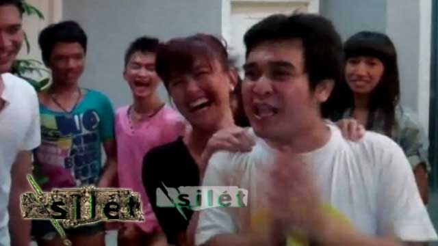 Kenangan Lucu Olga-Agnes Latihan Vokal - Silet 15 November 2015