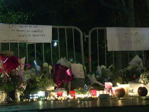 L'enquête sur les attentats sanglants de Paris progresse, un dimanche de recueillement