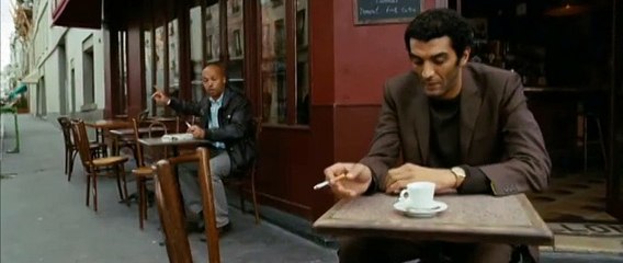 Seuls Two - la scène sur la terrasse du Carillon