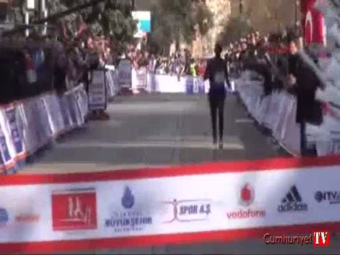 Maratonu Kenyalı atlet Elias Kemboi Chelimo kazandı