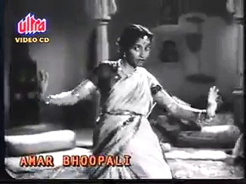 लटपट लटपट तुझं चालणं
