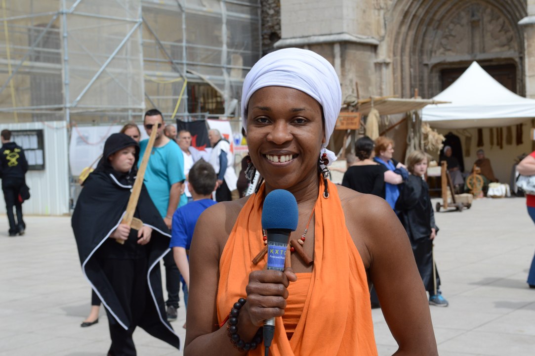 Foire Medievale Saint Maximin 2014 - Interview Fabienne Robert-Naudin - 720p