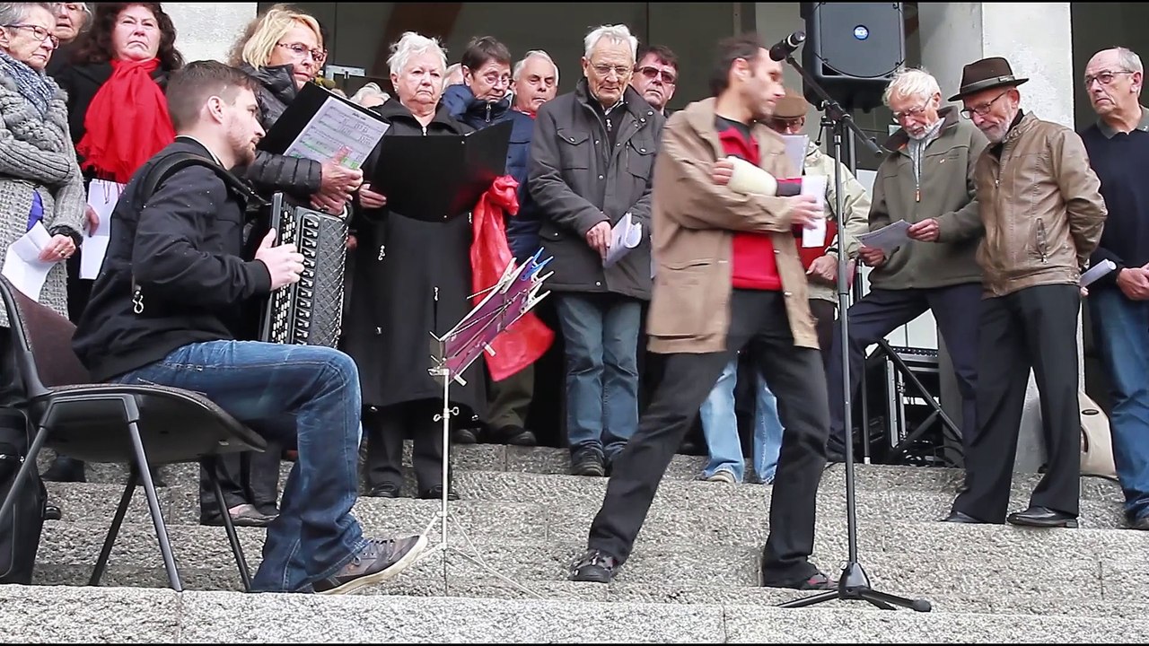 Brest Info -A Brest ce matin, environ 2.500 personnes rassemblées contre l'horreur (vidéo)