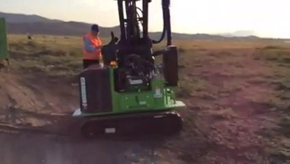 Bariyer  Kazık Çakma Makinesi  www.mazaka.eu