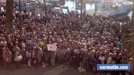A Sanary, une foule unie en hommage aux victimes des attentats de Paris