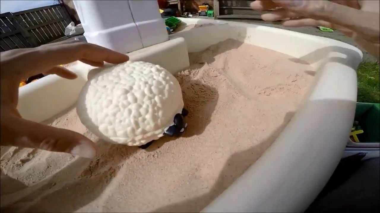 Mac Donald Happy meal Shaun the sheep Timmy time CBeebies UK Toys Story اللعب