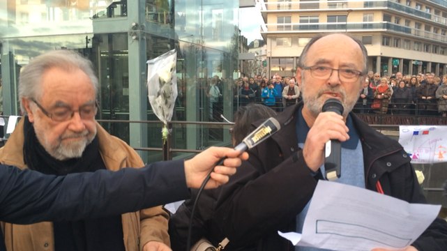 Attentat à Paris. Rassemblement au Mans, place de la République