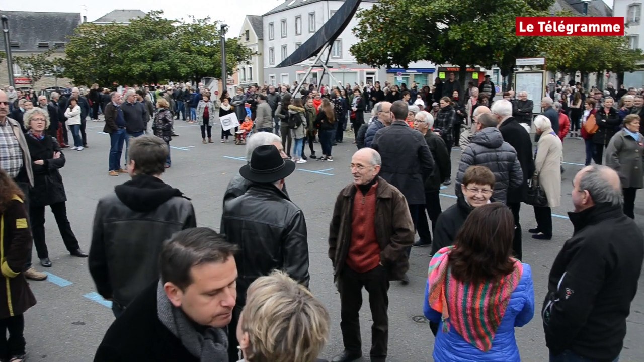 Quimperlé. 1.000 personnes place Saint-Michel