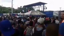 Migrantes cubanos bloquean la frontera entre Costa Rica y Nicaragua