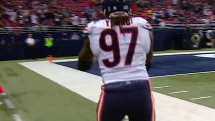 Bears Willie Young picks off Nick Foles