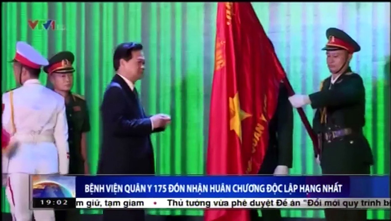 Thủ tướng Nguyễn Tấn Dũng trao huân chương độc lập hạng nhất cho BV Quân y 175