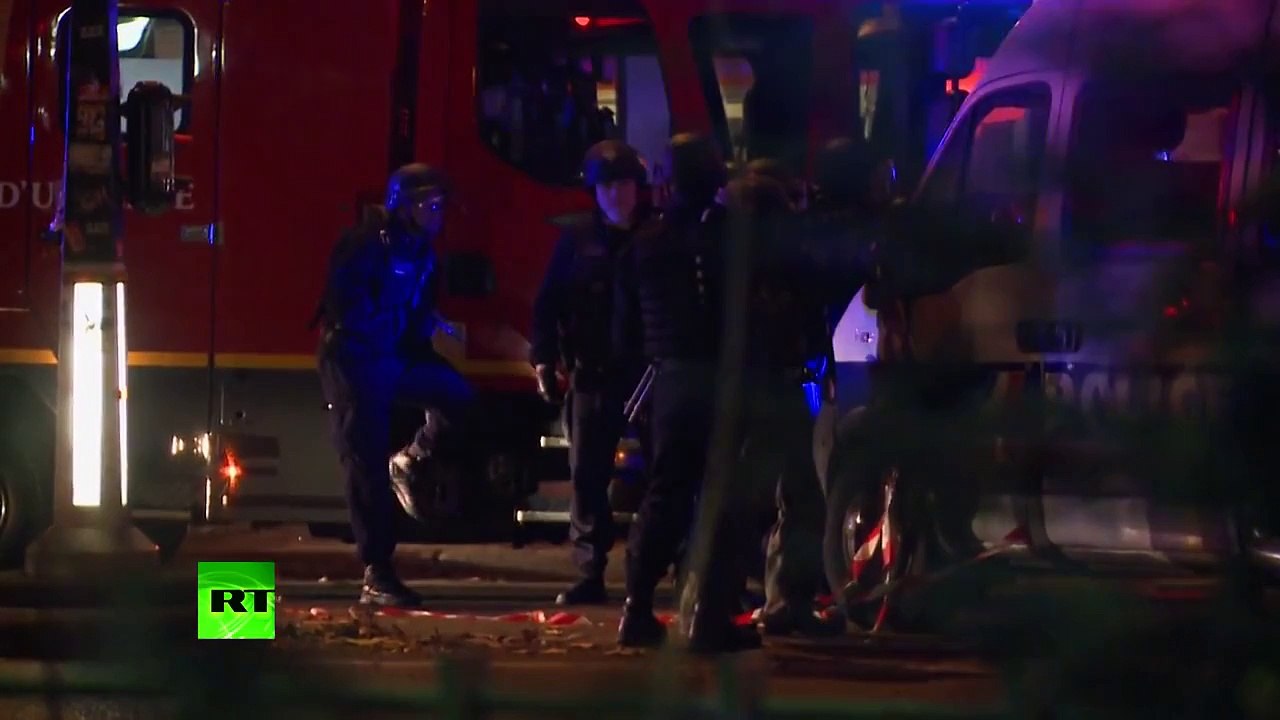 Police arrive at ‎Bataclan‬ concert hall in ‪Paris‬ where hostage situation is unfolding