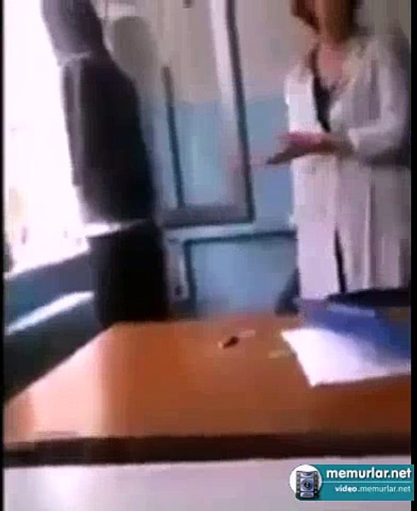 cansız mankenle öğretmenini trollediler..:)