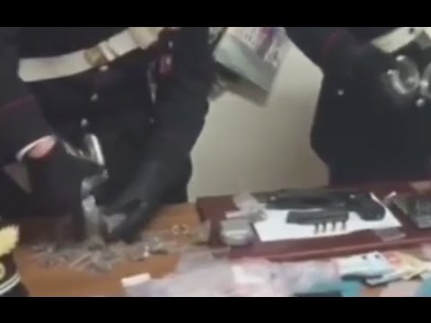 Molfetta (BA) - Mitraglietta e marijuana in casa, arrestato 24enne (14.11.15)