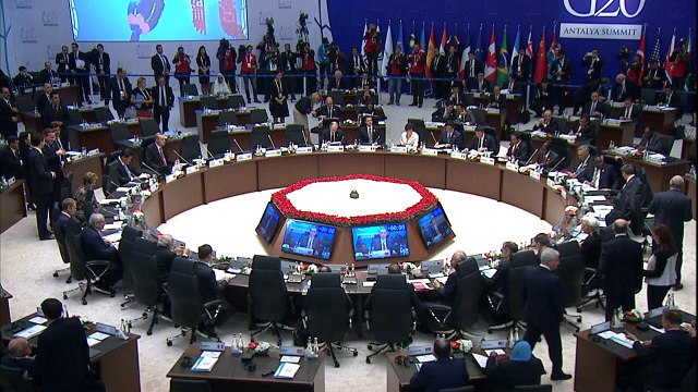 Fabius défend la poursuite des frappes en Syrie