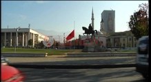 Shqipëria nderon viktimat e Parisit, flamujt në gjysmë shtizë   - Ora News- Lajmi i fundit-