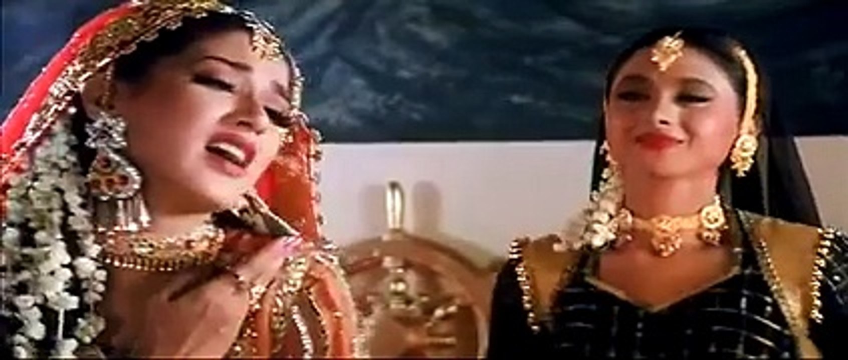 Gali Mein Aj Chand Nikla Video Hindi Song
