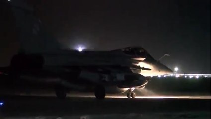 Siria - jet francesi in azione, bombardamenti a tappeto su Raqqa