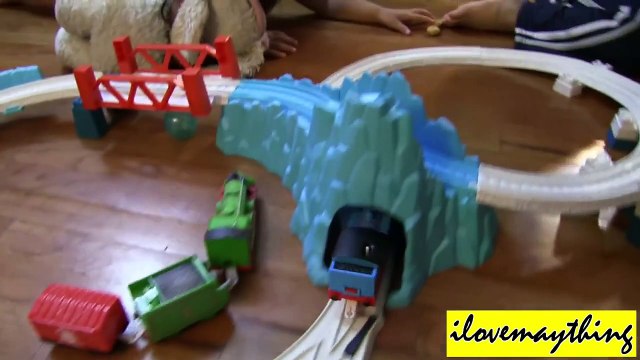 Thomas Trackmaster Motorized Engines - ICY Boulder Chase Set Playtime :-)