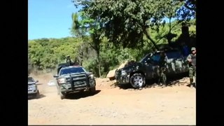 Autodefensas decapitan caballeros templarios en Michoacan