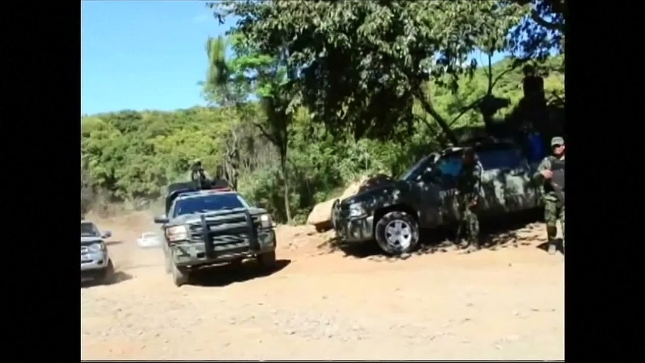 Autodefensas decapitan caballeros templarios en Michoacan