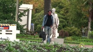 FUNNY STATUE SCARES
