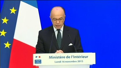 "104 assignations à résidence prononcées et 23 personnes interpellées", annonce Cazeneuve