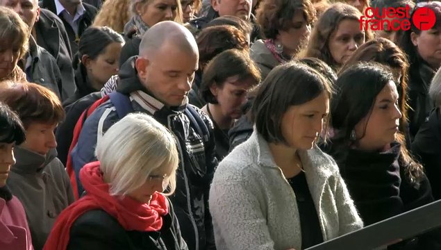 Attentats de Paris : rassemblement des agents de la préfecture et du conseil départemental à Saint-Brieuc
