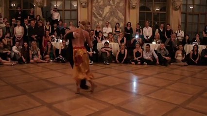 Lo credevano tutti troppo grasso per ballare, ma subito dopo lascerà tutti senza parole