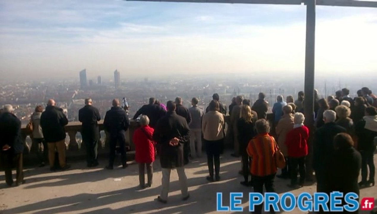 Minute de silence à Lyon : le temps du recueillement au pied de Fourvière